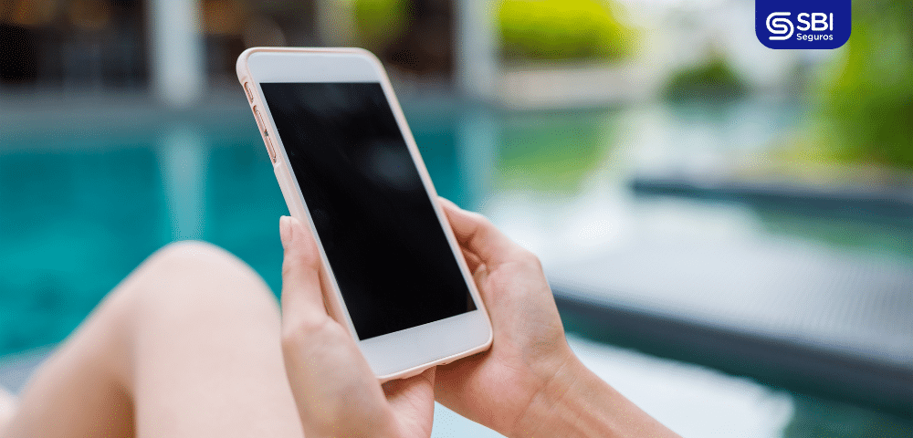 seguro de celular - ¿Tu celular se cayó al agua? Guía de primeros auxilios para salvarlo Uruguay seguro de celular